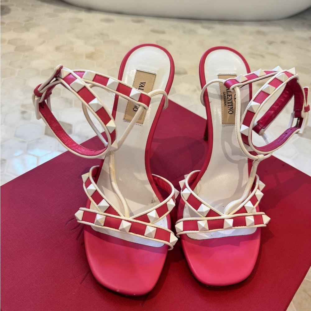 Like New Valentino Pink and White Strappy Sandal